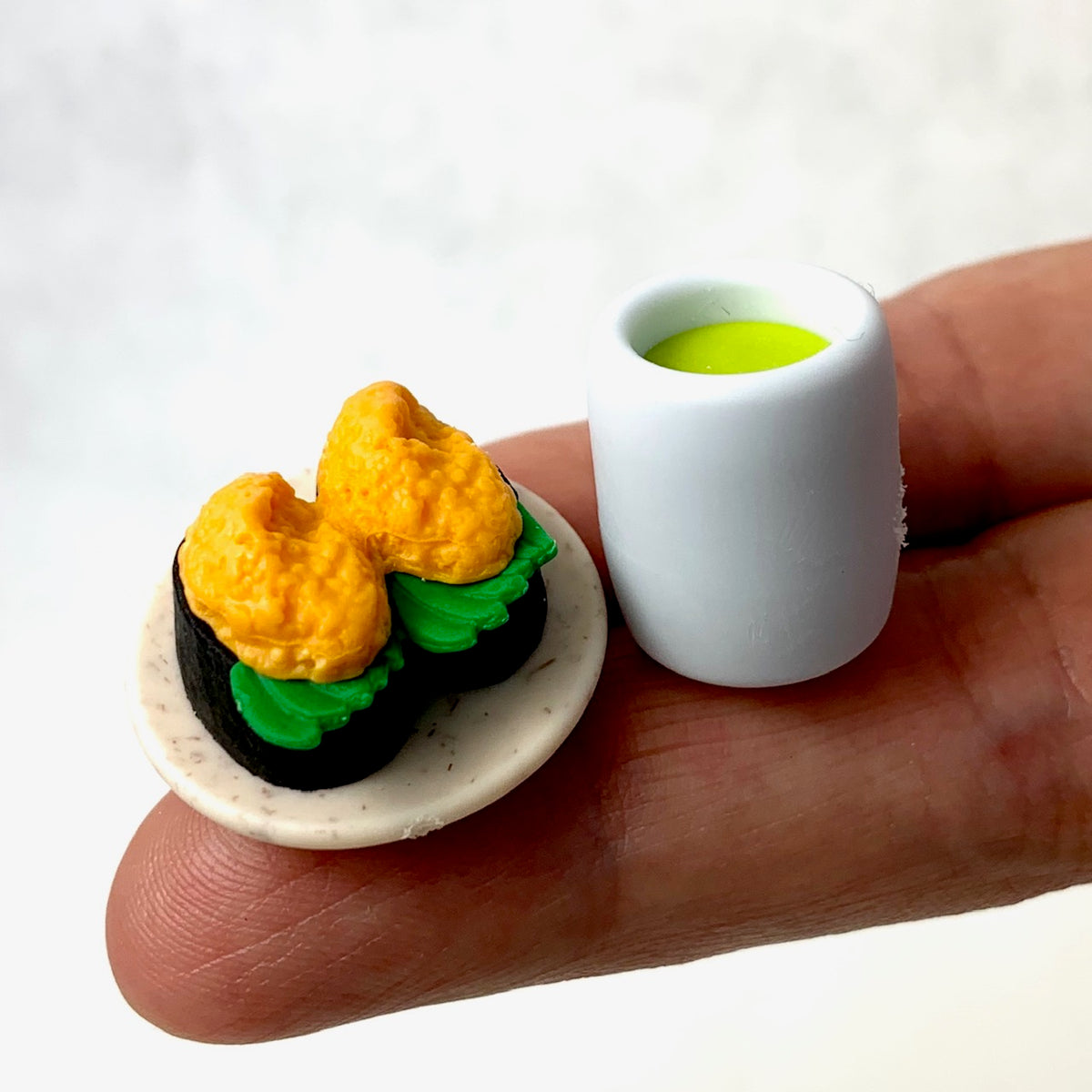 382628 IWAKO UNI SUSHI PLATE WITH TEA ERASERS-1 SET – IwakoUSA