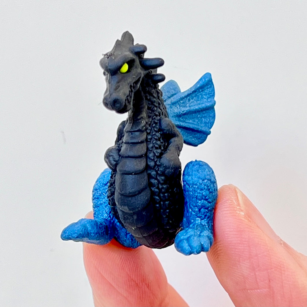 382853 IWAKO DRAGON ERASER-BLACK/BLUE