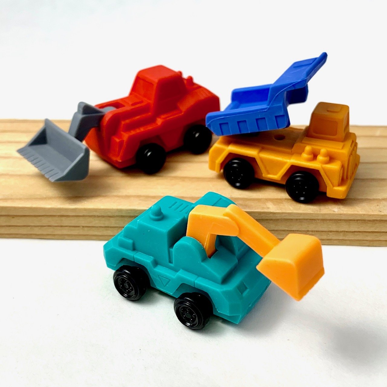 380962 Iwako Construction Trucks Eraser-3 erasers – IwakoUSA