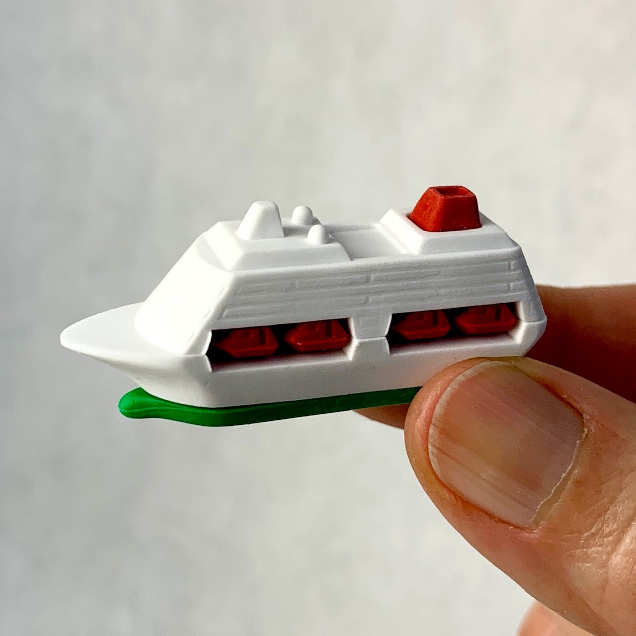 381367 CRUISE SHIP ERASER GREEN BOTTOM-1 eraser – IwakoUSA